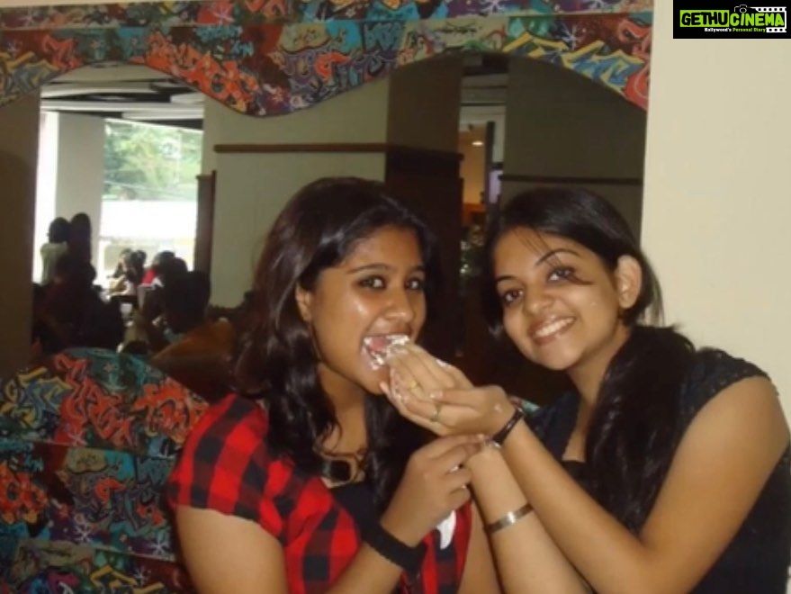 Ahana Kumar Instagram - Oh we took cool selfies even before selfies were born. You even made them your phone wallpaper , because at 15 in 2010 , phone wallpapers and profile pictures represented who your best friends were and I was silly enough to fight with you if you had someone else on your DP 🙃 anyways now we don’t fight at all. We only watch sunrises and sunsets together and other such cool stuff. Happy Birthday Dear. 27 sounds supremely off. @rhea_najam 🌸