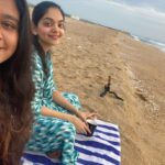 Ahana Kumar Instagram - Oh we took cool selfies even before selfies were born. You even made them your phone wallpaper , because at 15 in 2010 , phone wallpapers and profile pictures represented who your best friends were and I was silly enough to fight with you if you had someone else on your DP 🙃 anyways now we don’t fight at all. We only watch sunrises and sunsets together and other such cool stuff. Happy Birthday Dear. 27 sounds supremely off. @rhea_najam 🌸