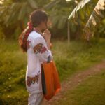 Ahana Kumar Instagram - all the feels 🤍 மெட்ராஸ் சாயங்காலம் ~ Madras Sayanghalam - Chapter Two Creative Direction , Styling & Creatives @stylingbyafsheenshajahan Photographed by @parvathy.prasad_ Hair & Make-Up @priyanka.jose.artistry Shirt @aishrillustrations 🌺