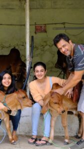 Aishwarya Arjun Instagram - Happiness in its purest form...
@aishwaryaarjun @anj204