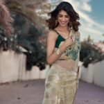 Aishwarya Sakhuja Instagram - Saris can be draped in 100 ways, I can’t think of more than 10 ways I’ve draped mine but 100 that’s quite a lot. 😳 . . Shoot managed by: @chaiwithahmed 💄💇‍♀️: @nanki.mua 📸: @anoop.devaraj . . #photooftheday #ootd #sareelove #saree #sareefashion #sareelovers #sareestyle #instagood #ootdfashion #style #fashion #aishwaryasakhuja