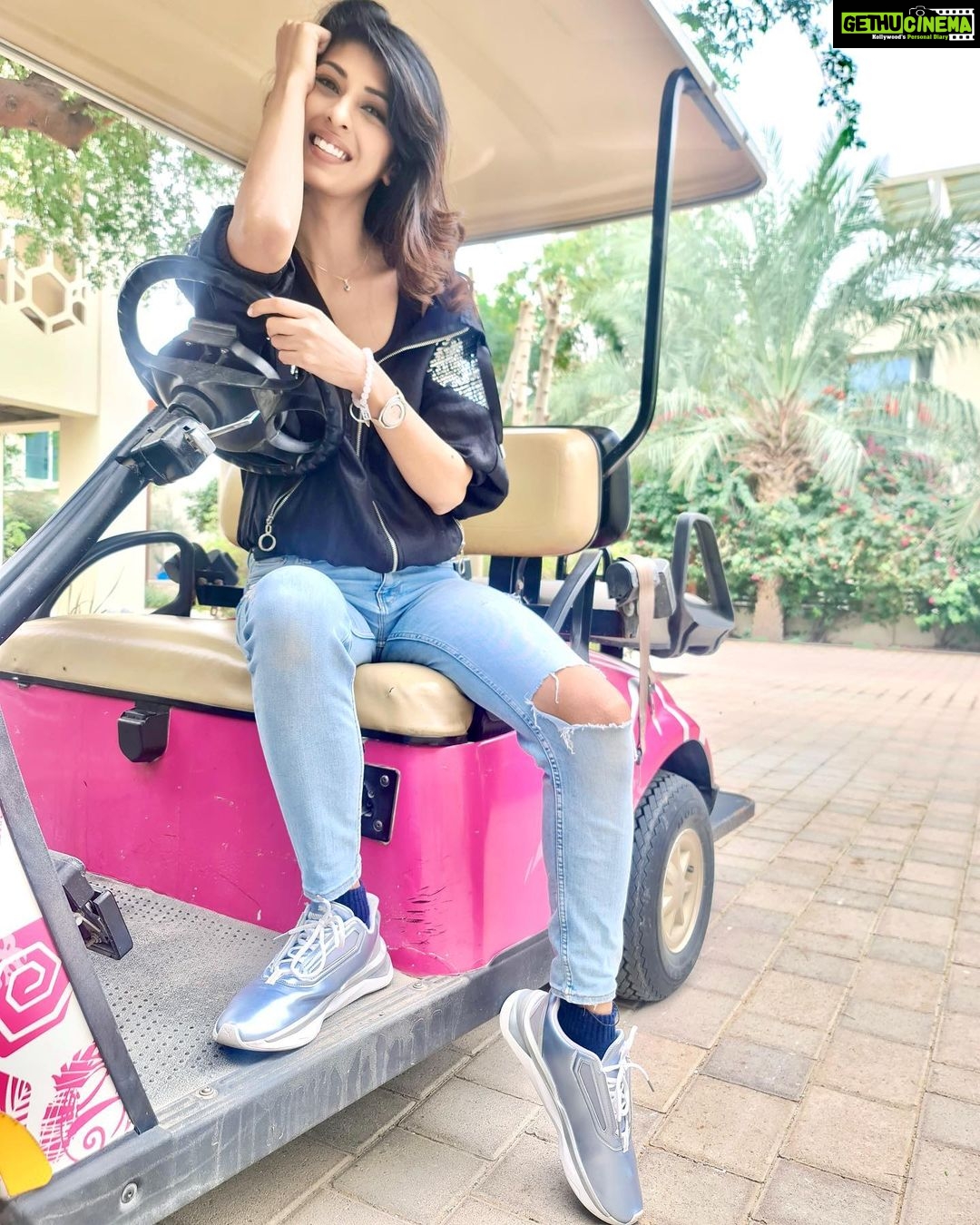 Aishwarya Sakhuja Instagram - Zindagii ka safar... Kabhi neem, neem; Kabhi shahad, shahad!! . . . #photooftheday #travel #ootd #adventure #instagood #instadaily #fyp #vacation #wanderlust #aishwaryasakhuja