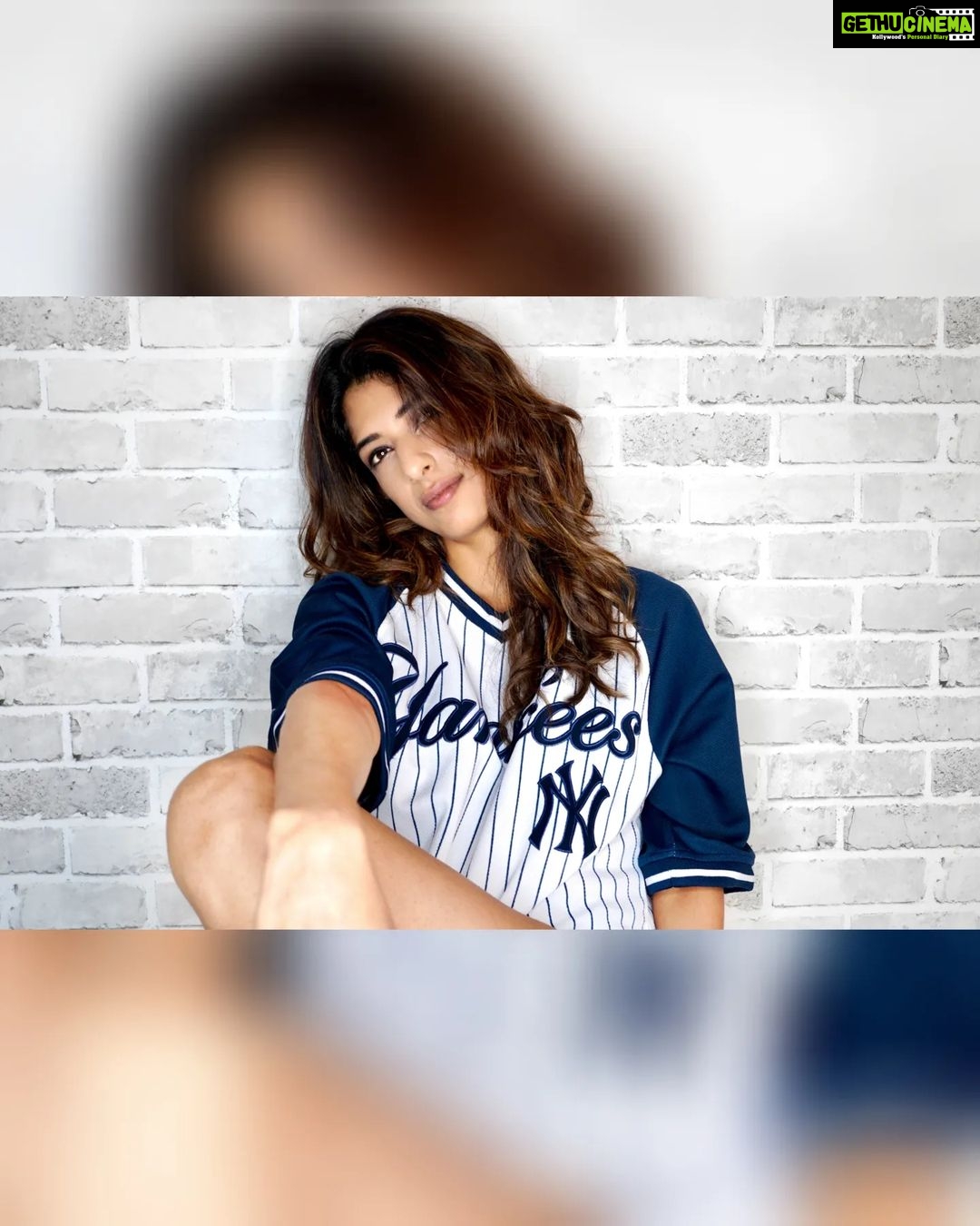Aishwarya Sakhuja Instagram - Being Bluetiful 💙 . . #photooftheday #instagood #instadaily #fyp #goodtimes #goodvibes #positivevibes #casualoutfit #style #photo #lookbook #aishwaryasakhuja