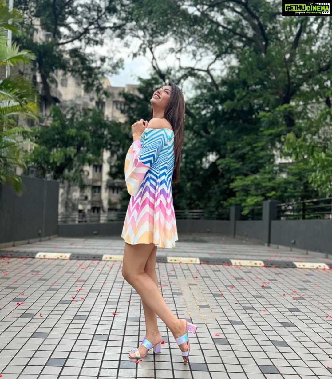 Akanksha Puri Instagram - Listen to the rhythm of the falling rain ❤️ . . Style @styleitupwithraavi Outfit @meeamifashion