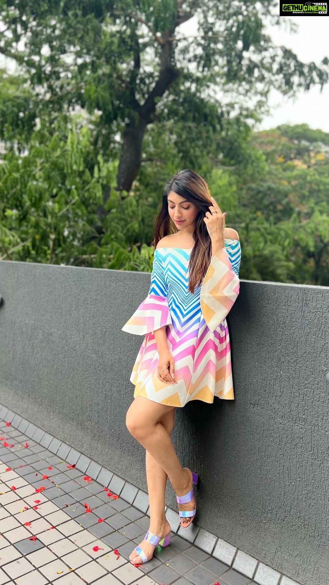 Akanksha Puri Instagram - Love you Zindagi ❤️ . . #loveyouzindagi #reels #reelsinstagram #reelitfeelit #goodvibes #love #happy #smile #life #me #trending #life #beingme #akankshapuri #❤️ Outfit @meeamifashion Style by @styleitupwithraavi