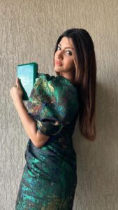 Akanksha Puri Instagram - Fashion Fade , Style is eternal ❤️ . . Outfit @meeamifashion Styled by @styleitupwithraavi Clutch bag @oceana_clutches . . #reels #reelsinstagram #reelitfeelit #trending #video #me #beingme #akankshapuri #❤️