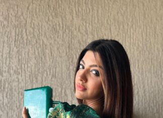 Akanksha Puri Instagram - Fashion Fade , Style is eternal ❤️ . . Outfit @meeamifashion Styled by @styleitupwithraavi Clutch bag @oceana_clutches . . #reels #reelsinstagram #reelitfeelit #trending #video #me #beingme #akankshapuri #❤️
