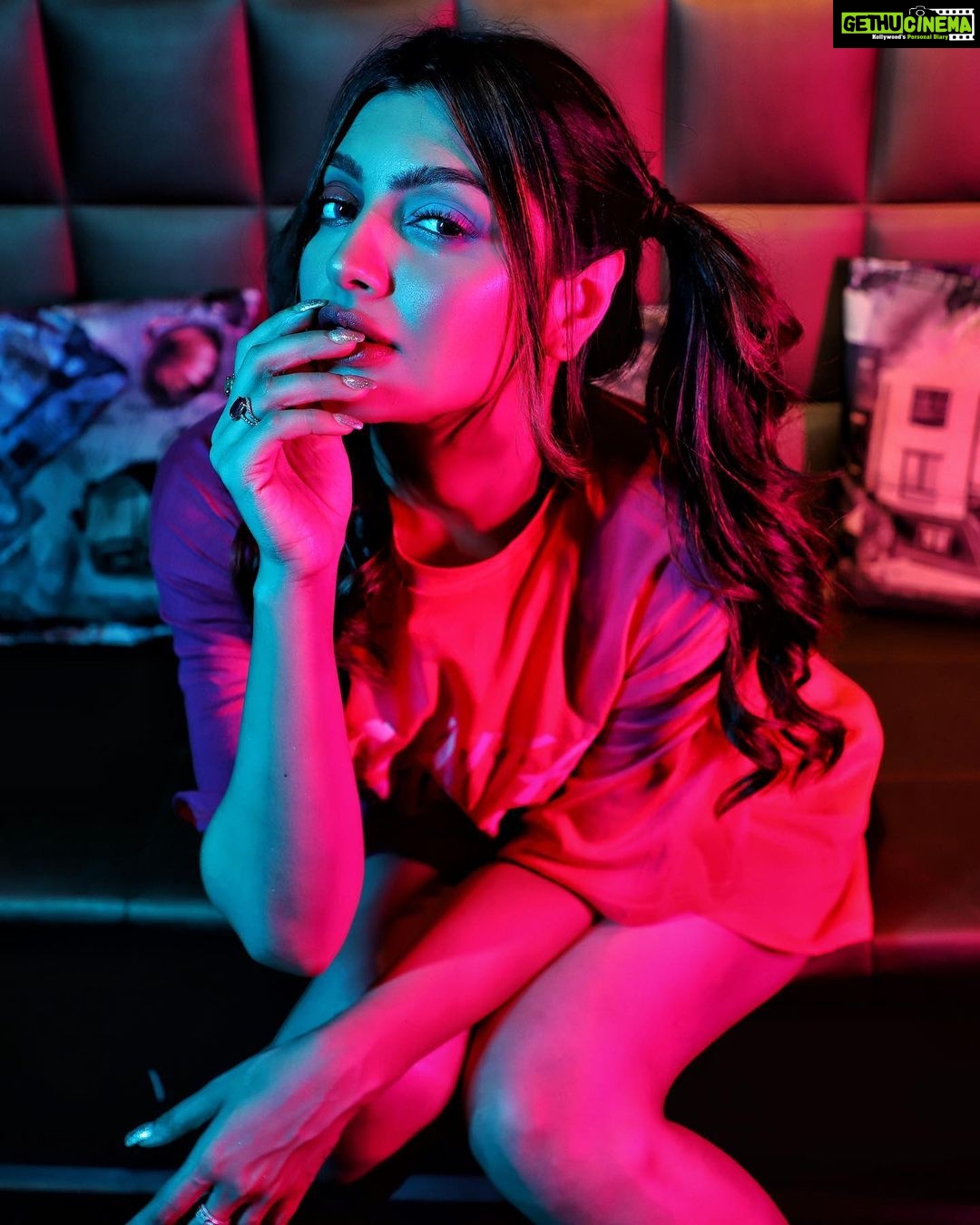 Akanksha Puri Instagram - Slaying it 🔥 . . #latepost #slay #fashion #photoshoot #beauty #style #me #girlswithtattoos #photooftheday #picoftheday #instagram #instagood #goodvibes #fitness #love #trending #happy #smile #fun #beingme #akankshapuri #❤️ Photograher @aashkapatelphotographyy Location @courtyardmumbai Mua - @riyamishra_makeupartist Hairstylist - @makeoversbydhruvidoshi