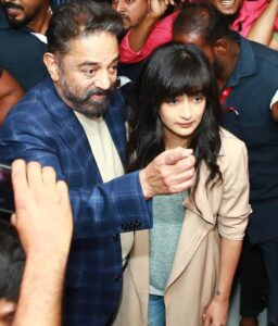 Akshara Haasan Instagram - Happiest father day to my dearest bapuji. The best support, inspiration , role model, loving , warm , large hearted father a daughter cause ask for. Eternally grateful to be your daughter. @ikamalhaasan