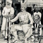 Akshay Kumar Instagram - भारत के महान योद्धा सम्राट पृथ्वीराज चौहान की वीरता और शौर्य की कहानी , कल देखिए सम्राट पृथ्वीराज! #SamratPrithviraj releasing tomorrow in Hindi, Tamil and Telugu at a big screen near you. Book your tickets now. LINK IN BIO @manushi_chhillar @duttsanjay @sonu_sood #DrChandraprakashDwivedi @yrf