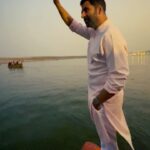 Akshay Kumar Instagram - Team #SamratPrithviraj in Varanasi yesterday. Film releasing in Hindi, Tamil and Telugu on a big screen near you on 3rd June. @manushi_chhillar #DrChandraprakashDwivedi @yrf