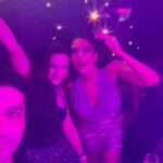 Ameesha Patel Instagram - Bangkok madness .. about last nite .. bringing in my bday … @pooja.phol @kuunalgoomer @shammli … one of those crazy crazy nites 🍾🍾🍾💋🔥🔥🛳🛳🥂