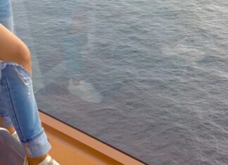 Ameesha Patel Instagram - Singapore .. my view from the cruise ship .. how’s ur Sunday view instafam ????