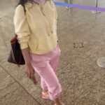 Ameesha Patel Instagram - Feeling like pastels today EnRoute AHMEDABAD 🍰🧁🧁🧁🎂🎂🍭🍭🍬🍪🧁🧁🍰🍰🍰🍰🍰