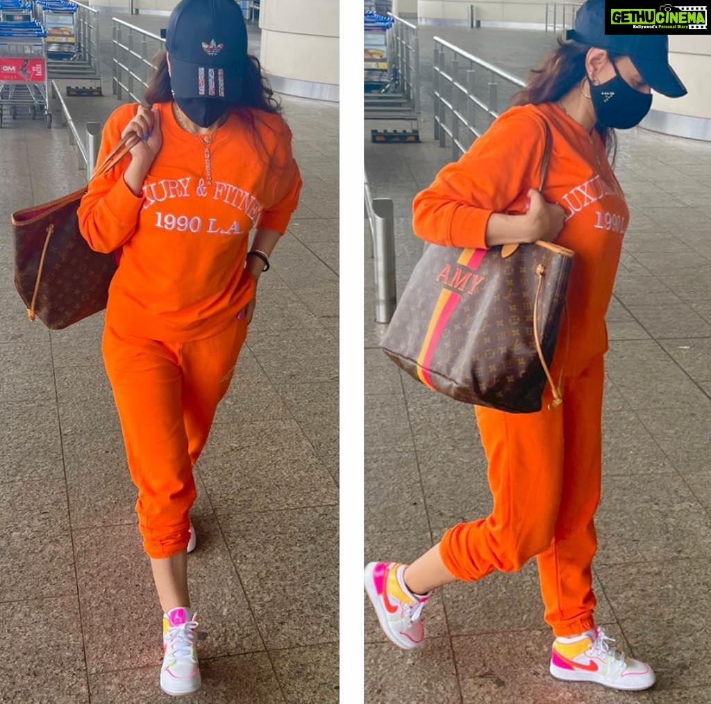 Ameesha Patel Instagram - Enroute NEPAL .. working SUNDAY… ✈️✈️✈️✈️
