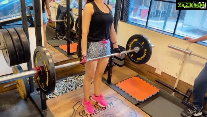 Ameesha Patel Instagram - Deadlifts, today this was a post-workout finisher, as it wasn't part of the plan, tried to keep it as light as possible. @klinton81 @unitedstrength 🏋🏻♀️🏋🏻♀️💪🏻💪🏻🏋🏻♂️