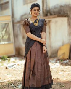 Ammu Abhirami Instagram - 🖤🖤🖤 Styled by @indu_ig 
Outfit @beufashions 
Jewellery @made_for_hers
Photography @sinty_boy