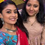 Ammu Abhirami Instagram - This week’s episodes are quite close to my heart since my dear akka @raththu_javed came along with me to sparkle our cwc set😍🧿❤️ It was one fun filled shoot and with our rockstar @kuraishi_the_entertainer anna fun and laugh ku panjame ilai❤️… @kuraishi_the_entertainer you are one amazing performer anna my admiration towards you is endless 🤗❤️… Also en darling @shrutika_arjun a amaidhiya paatha tharunam en life la marakka matan😂😍🙈 Day to remember 🥰… Styled by @indu_ig Saree and blouse by @ruffle_trends