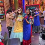 Ammu Abhirami Instagram - This week’s episodes are quite close to my heart since my dear akka @raththu_javed came along with me to sparkle our cwc set😍🧿❤️ It was one fun filled shoot and with our rockstar @kuraishi_the_entertainer anna fun and laugh ku panjame ilai❤️… @kuraishi_the_entertainer you are one amazing performer anna my admiration towards you is endless 🤗❤️… Also en darling @shrutika_arjun a amaidhiya paatha tharunam en life la marakka matan😂😍🙈 Day to remember 🥰… Styled by @indu_ig Saree and blouse by @ruffle_trends