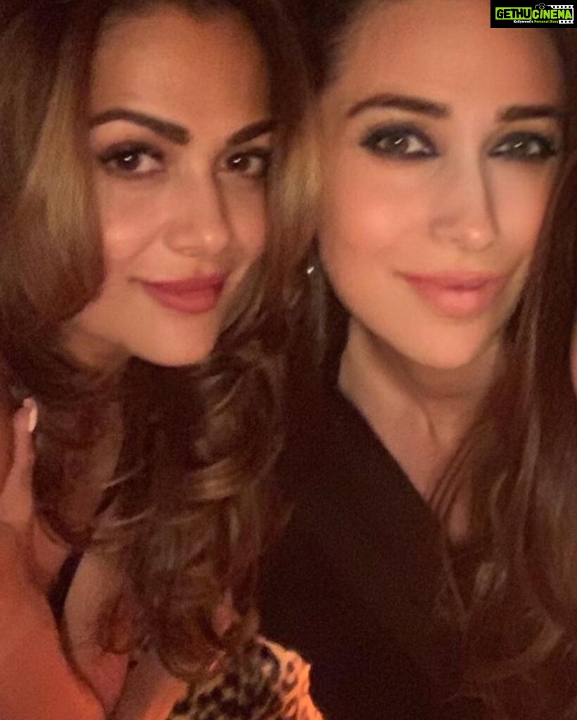 Amrita Arora Instagram - Happppy happy birthday to our lovely darling lolo @therealkarismakapoor ❤️❤️❤️❤️ wish you all the love and happiness always ❤️❤️❤️ My soul sister and confidante ❤️ Love ,Amolassssa