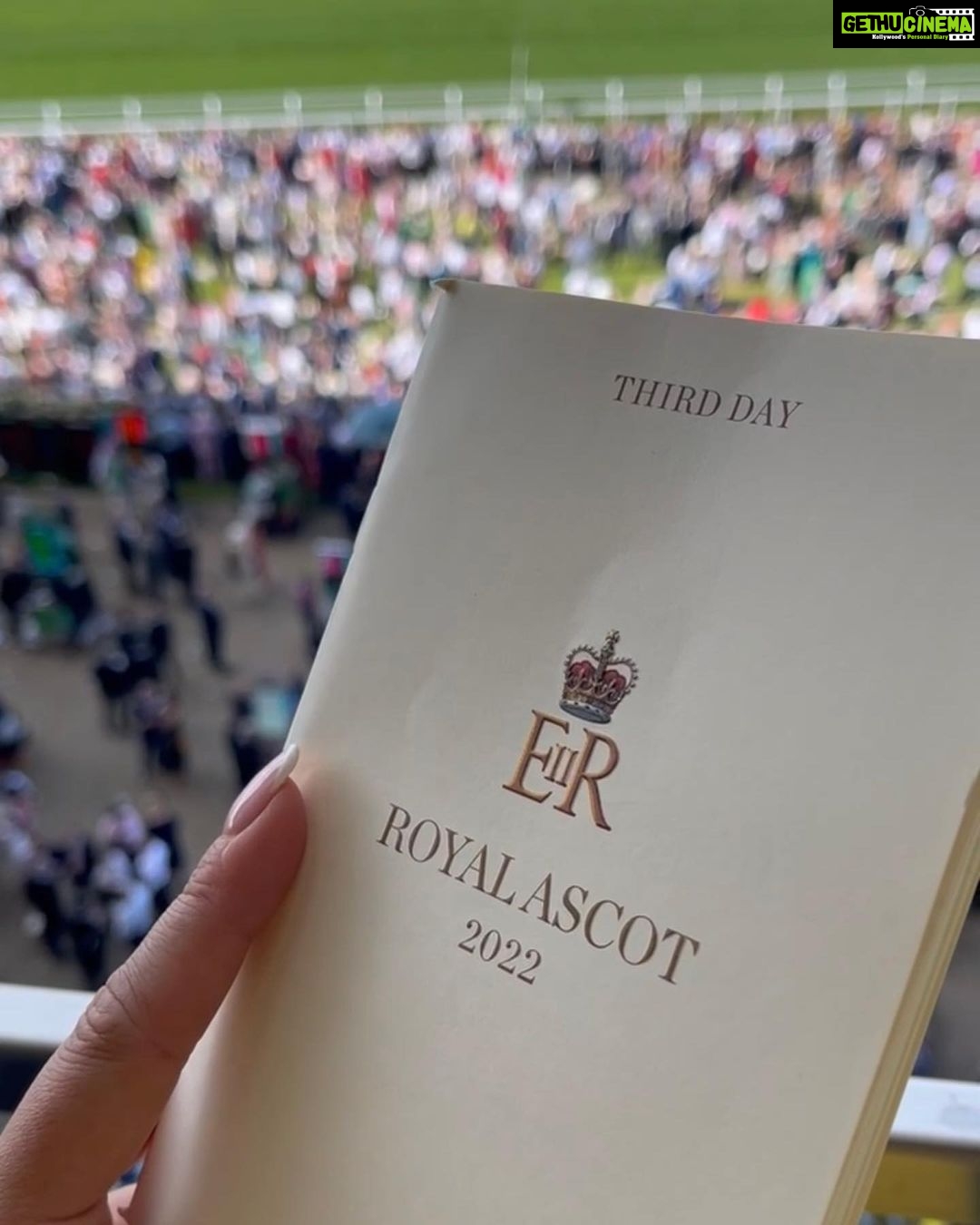Amy Jackson Instagram - My Fair Lady over the finish line feels Thank you @longines for the best of 🇬🇧 day out And to the incredible @emiliawickstead @racheltrevormorgan for the look 👒 Ascot