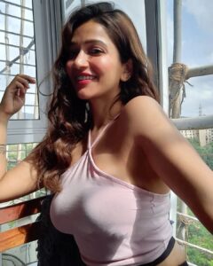 Anaika Soti Instagram - No filter needed... Sun kissed is the best filter in my opinion 🙈 🌞