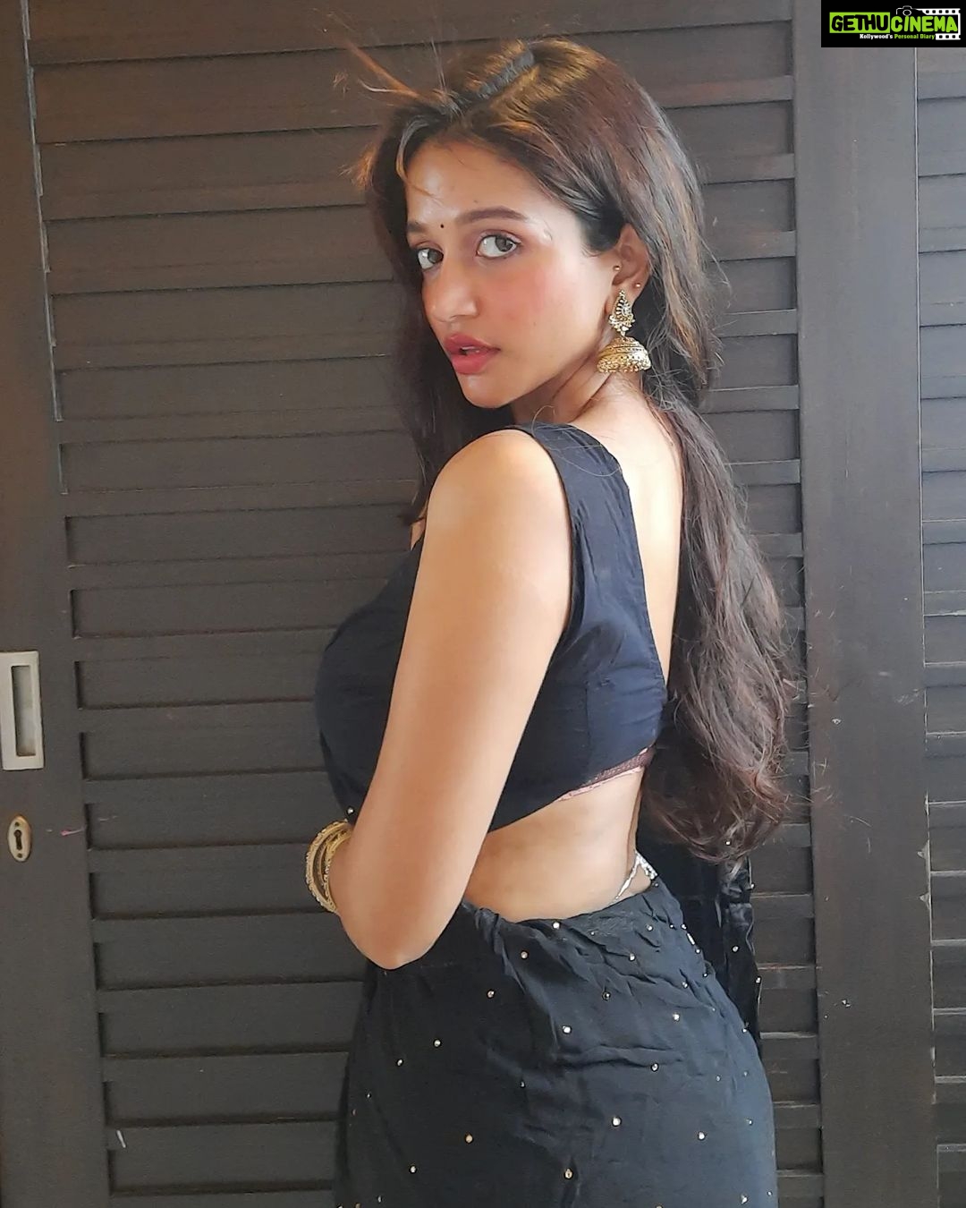 Anaika Soti Instagram - Did someone say "palat" 🙈 #blacksareedump