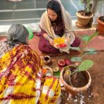 Anasuya Bharadwaj Instagram - It gives me so much strength and positive vibe when I get connected to our cultural beliefs and practices whenever I find the time.. widens my mind and spirit.. VatSavithri Puja ka Subhkaamnaye 🙏🏻 Vata Savithri Puja Subhakankshalu 😌🙏🏻