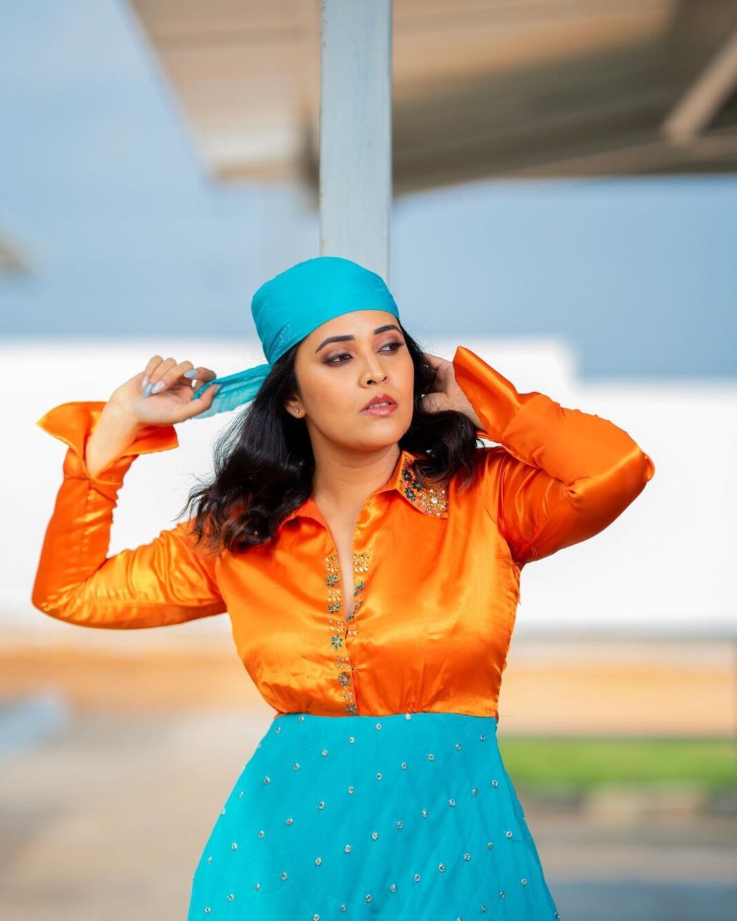 Anasuya Bharadwaj Instagram - Its a stretchy kind of a #Thursday #LazyLamhe 🫠 For #Jabardast #tonyt Outfit & Styling : @gaurinaidu 🩱 PC: @freeze_the_seconds46 🧡