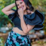 Anasuya Bharadwaj Instagram - Be happy for no reason like a child. Because reasons can be taken from you at any time. 😌 #FactsOfLife For #SuperSingerJunior🎤🎶 #Tonyt #9PmOnwards only on @starmaa ⭐️ Outfit&Styling @gaurinaidu 🌸 PC: @verendar_photography 🎩