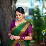 Anasuya Bharadwaj Instagram - #FolkTheme in #SuperSingerJunior🎤🎶🎵 #Tonyt #9pmOnwards only on @starmaa Outfit&Styling @gaurinaidu 💜 PC: @freeze_the_seconds46 🪁