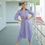 Anasuya Bharadwaj Instagram – Standing tall! Just one of my many charms ✨😉

For #Jabardast #tonyt 

PC: @freeze_the_seconds46 📸