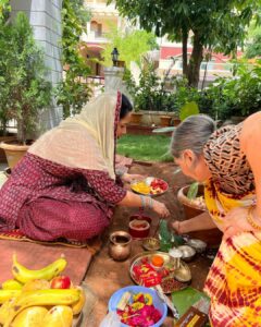 Anasuya Bharadwaj Instagram - It gives me so much strength and positive vibe when I get connected to our cultural beliefs and practices whenever I find the time.. widens my mind and spirit.. VatSavithri Puja ka Subhkaamnaye 🙏🏻 Vata Savithri Puja Subhakankshalu 😌🙏🏻