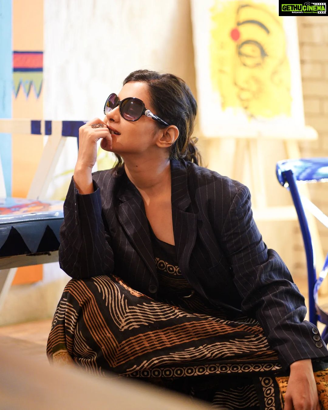 Angana Roy Instagram - Wait a minute! I think I left my consciousness in the sixth dimension . . . . . #mondayblues #mondaymood #fashionshoot #sunglassesfashion #lookbook #summertime #cafedecor #junedairymonth #juneedit #sareedraping #sareefashion #suitstyle #suitup #shades #nomakeuplook #sideways #lookoftheday #igoftheday #postoftheweek #ootdindia #kolkatagram #waitaminute #anganaroy #lovefromA