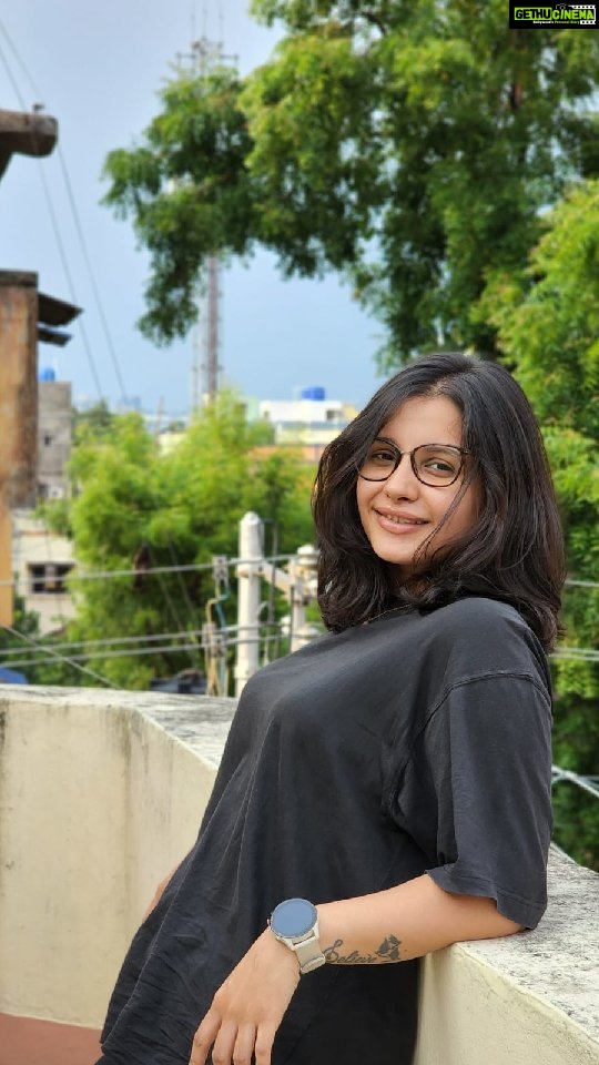 Angana Roy Instagram - Music is my fuel, it helps me in ways I cannot explain. Music has been an integral part of my life since the time I started forming memories. Although I love to sing, I am not a professional and I sing mostly for myself and for my friends sometimes. So here I am, singing a song very close to my heart, at my friend's terrace, thought of sharing it here on the occasion of World Music Day. Hope music helps you deal with the things you don't talk about. Love and light. ✨ 📸 @the_revolutionary_road #worldmusicday #music #musiceveryday #reelsinstagram #musicreels #bengalisong #reeloftheday #nomakeup #realdeal #lateevening #musictherapy #vocalist #tuesdayreel #musiclife #unfiltered #artistsoninstagram #musicforthesoul #favouritesong #songoftheday #songreels #lovefromA