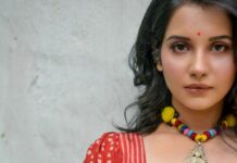 Angana Roy Instagram - Silsilo ka silsila hai Hua shuru ab . . . . . . . #thursday #throwbacksong #juneishere #june #photoshootday #fashionshoots #designercollection #instadaily #kk #songoftheday #kksongs #closeup #kolkatagram #streetchic #upcloseandpersonal #midweek #sareenotsorry #sareeloversofinstagram #halfandhalf #anganaroy #accessories #ethnicwear #detailsoftheday #indianwearlove #fav #lovefromA Kolkata