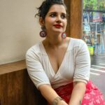 Angana Roy Instagram – Red and White kinda Sunday.

📸 @r.a.c.h.a.y.e.e.t.a 
Earrings by :@butterflytree.lifestyle 
Skirt by: @jewell.tthief.by.soumalini

#sunday #latepost #redandwhite #summerstyle #rainyseason #endjune #ethnicwear #ethnicday #designerjewelry #whitetop #sundaynight #zouk #redlipstick #redaesthetic #randompost #nightpost #anganaroy #photoseries #lookoftheday #kolkatagram #lovefromA