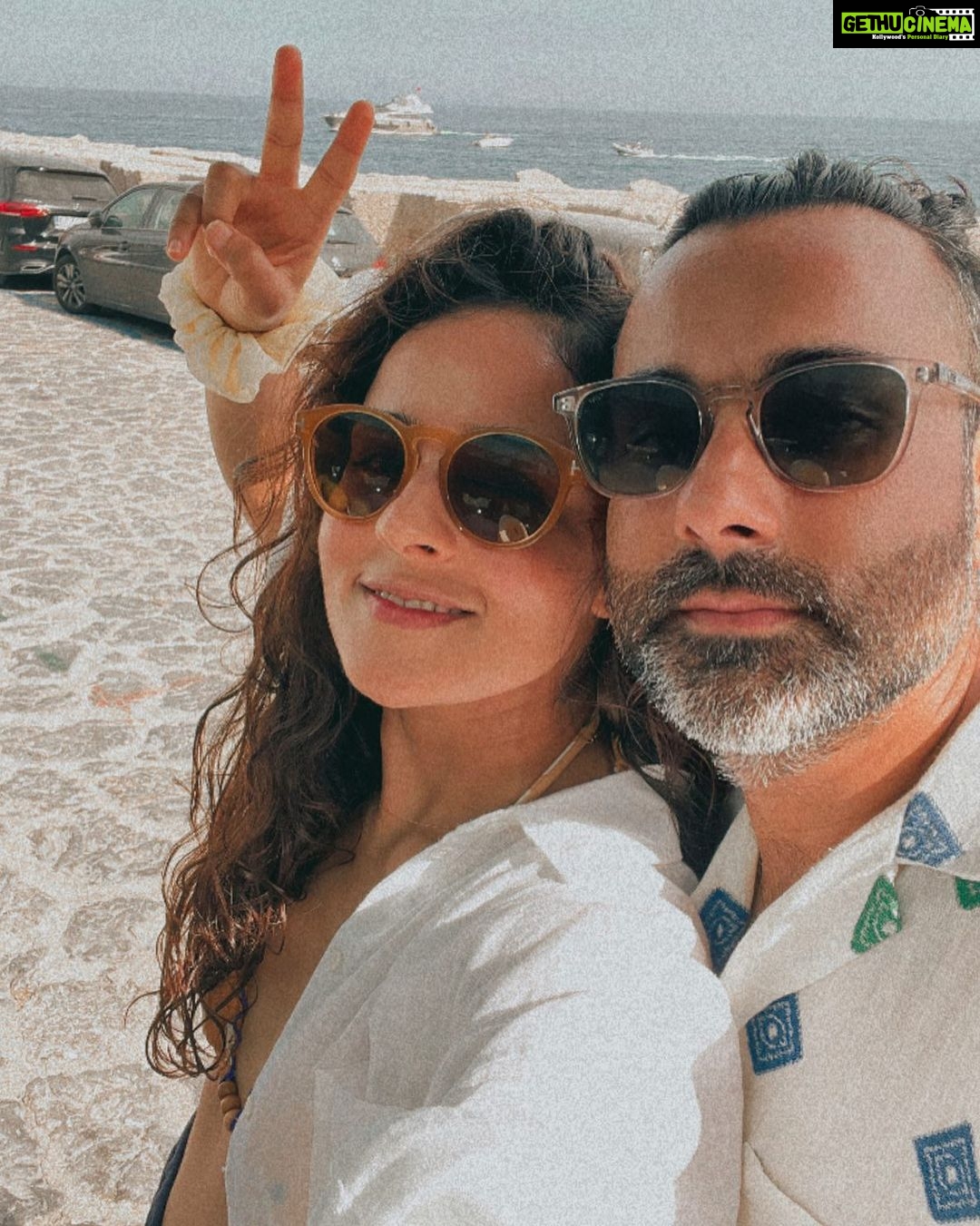Angira Dhar Instagram - I miss your face @_shan_dhar .. also really enjoying your playlist with all of my music haan ππΌπ #sibling #musicpirate