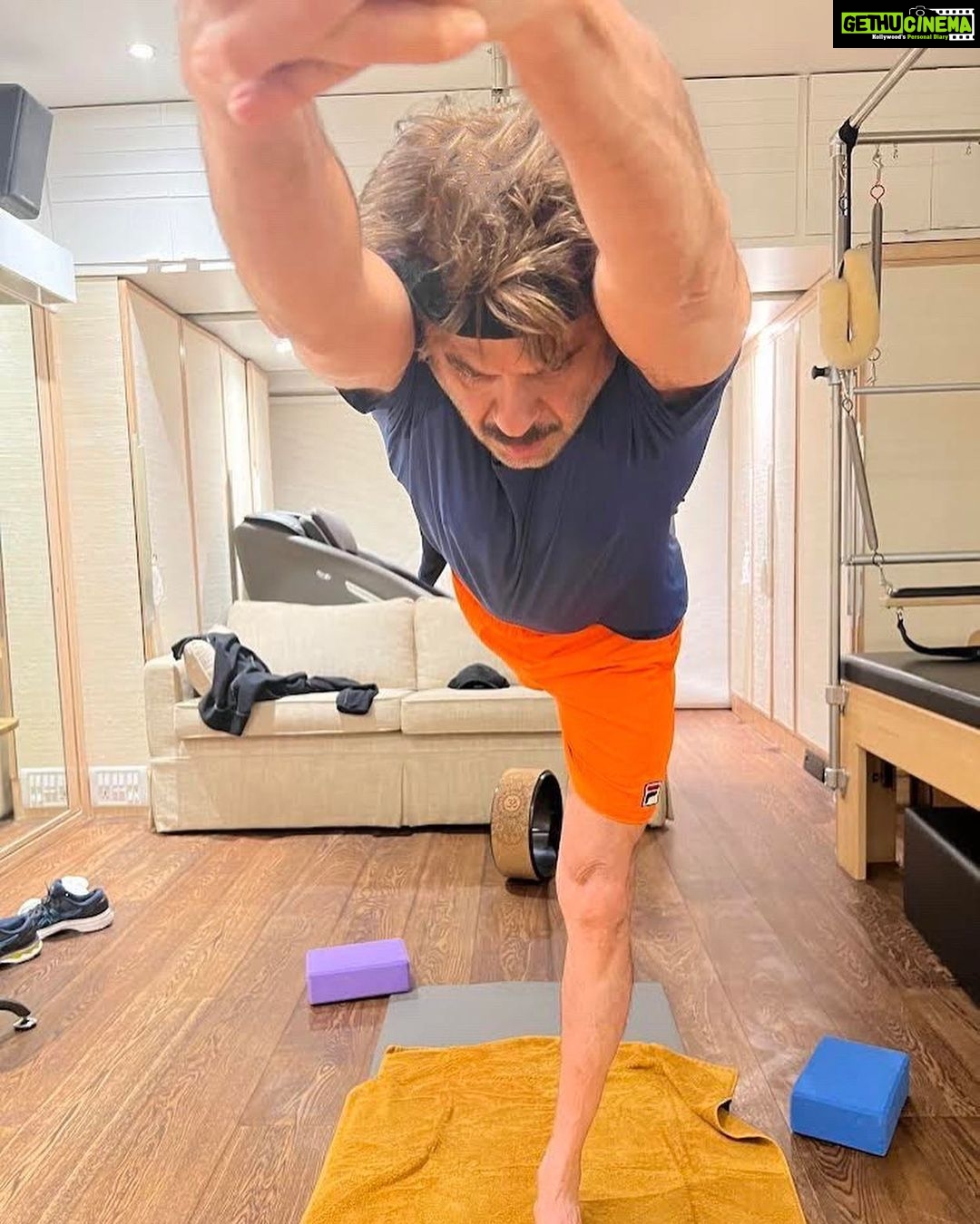 Anil Kapoor Instagram - Celebrating World Yoga Day! For a happy & healthy mind & body everyone should do some form of yoga everyday! This is my advice so you can also #jugjuggjeeyo Juhu, Maharashtra, India