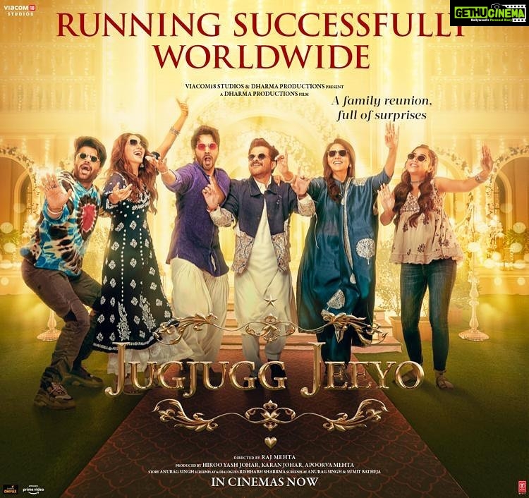 Anil Kapoor Instagram - Gathering the love and blessings from across the WORLD! ♥️ #JugJuggJeeyo and this parivaar is here to make you laugh, cry, dance and sing with them - in cinemas now!!