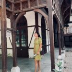 Anisha Victor Instagram – 💛 

Mumbai musing 🌿🍂

#mumbai #bombay #rudyardkipling #home #house #art #school Mumbai – मुंबई