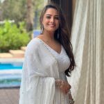 Anita Hassanandani Instagram - Love yourself, life will be fine n happy 🤍