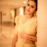 Anjana Rangan Instagram - When @camerasenthil clicks I just cannot post just one photo! I #photodump ❤️❤️ Wearing half white and gold lehenga from @magicbyjeeni 🤩 Which one is ur fav ?! 1,2, 3 or 4?! Mine is 2 🤩