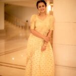 Anjana Rangan Instagram - When @camerasenthil clicks I just cannot post just one photo! I #photodump ❤️❤️ Wearing half white and gold lehenga from @magicbyjeeni 🤩 Which one is ur fav ?! 1,2, 3 or 4?! Mine is 2 🤩