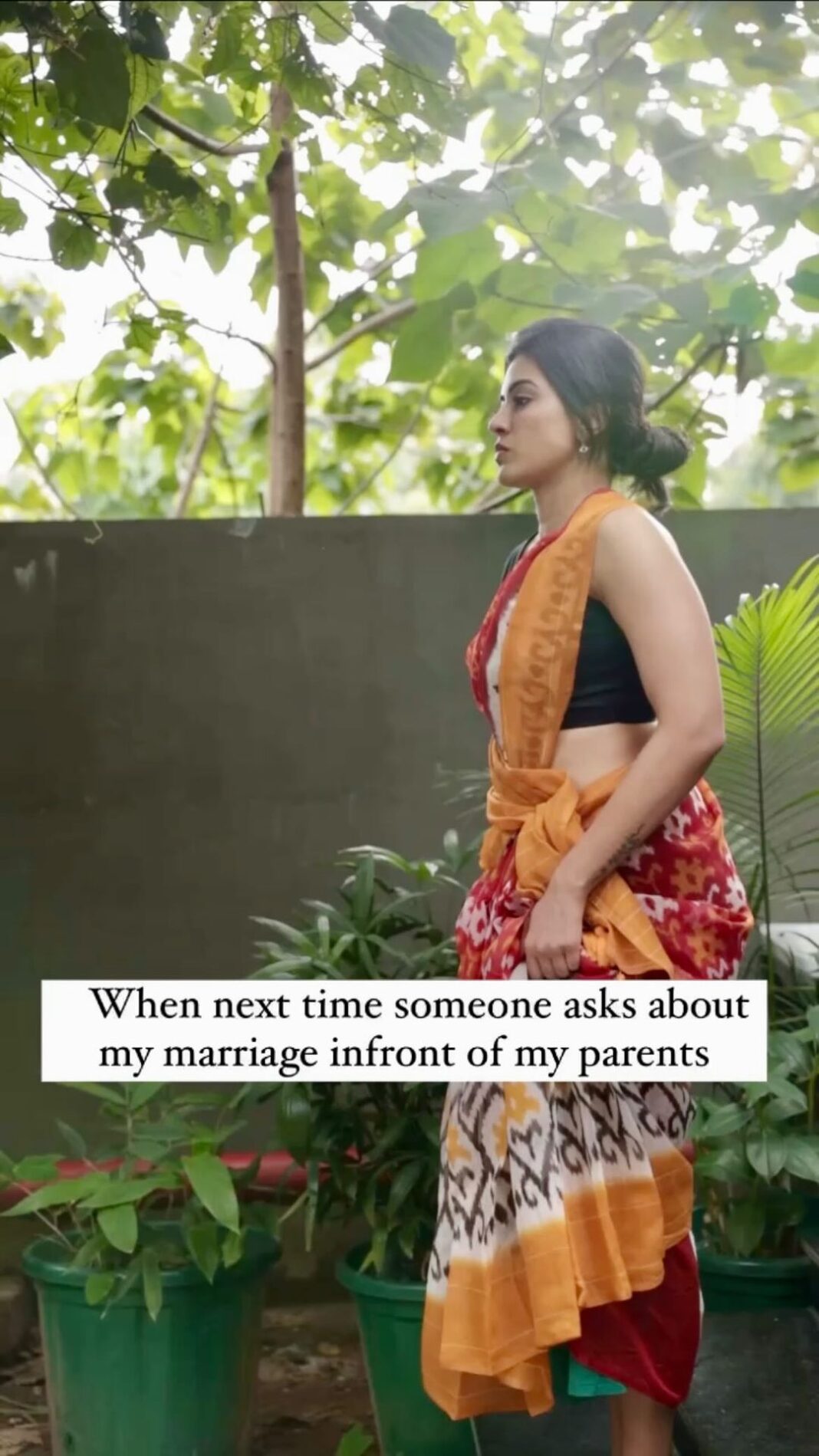 Anju Kurian Instagram - Too late for this trend 🤣🫢,But still 🙈…. What are the bizzare things you hear when you are 25+ and unmarried? 😂🤣😂 Shot by- @prashanth_bionic Mua & styling- @ashna_aash_ #tigini #marriage #marriagememes #followingthetrend #trendingreels #reeloftheday #kerala #tamilnadu #relatablememes