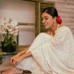 Anju Kurian Instagram - You’re still my 11:11 wish ✨✨✨. Good morning friends 🤍🤍🤍! Shot by- @pournami_mukesh_photography Styling- @joe_elize_joy MUA- @amal_ajithkumar Jewellery- @tanishqjewellery edapally Saree- @pastelsdesignstudio Location- @wudapple Asst Styling- @sanliya_sabu #wednesdays #morningpost #goodmorning #sareefashion #instafashion #traditionalwear #myfavourites #loveyouall #instafamily #daydreamer #livingmybestlife #photoshoot #workmode #love Kerala - Kochi