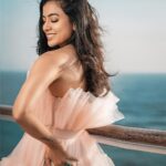 Anju Kurian Instagram – Salty air, sun-kissed hair & 🌊!!!

Shot by – @prashanth_bionic 
Styled by – @my_cup_of_rum 
MUA- @femy_antony__ 

#crusing #traveller #sealife #cruiselife #sunkissed #saltyair #wallpapers #ootd