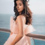 Anju Kurian Instagram – Salty air, sun-kissed hair & 🌊!!!

Shot by – @prashanth_bionic 
Styled by – @my_cup_of_rum 
MUA- @femy_antony__ 

#crusing #traveller #sealife #cruiselife #sunkissed #saltyair #wallpapers #ootd