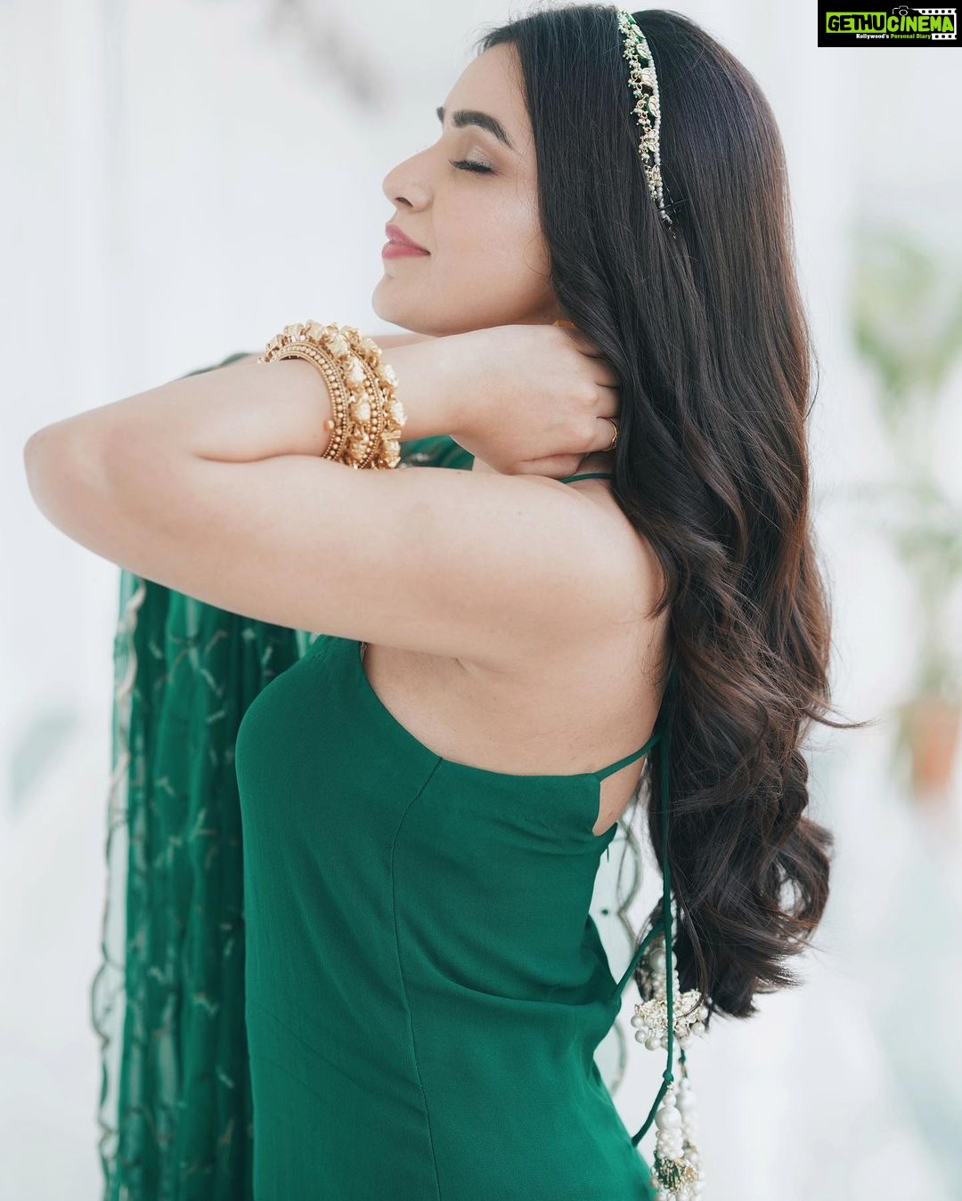 Ankitta Sharma Instagram - ज़माने भर की बातें उनसे कह दीं, जो कहना चाहिए था वो कहा नहीं… 🥀