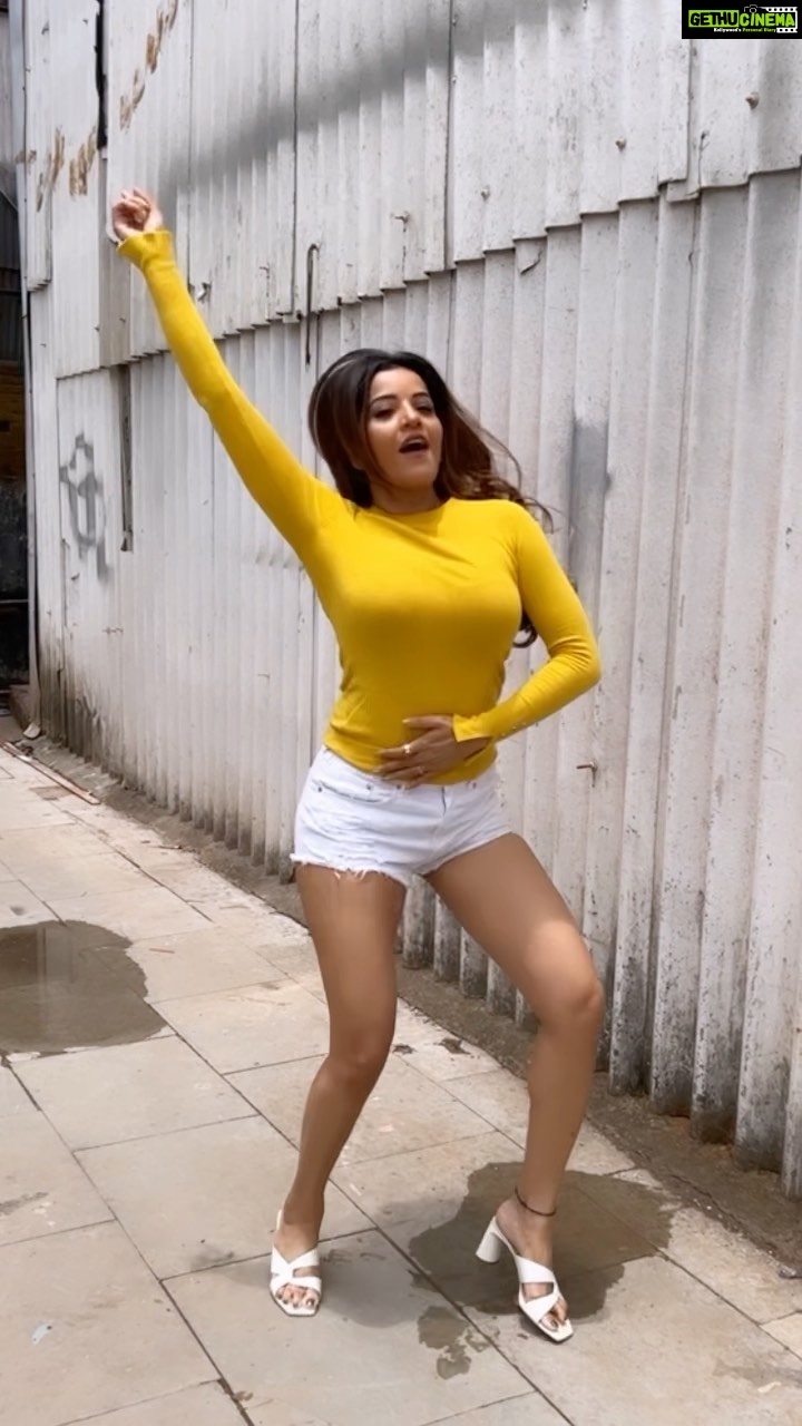 Antara Biswas Instagram - “Nikamma “ 🤷♀️🤷♀️🤷♀️…. #reels #instagram #dance #love #reelitfeelit
